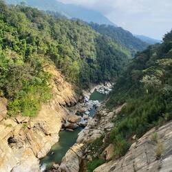 Hinter der Staumauer