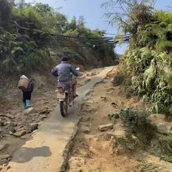 Ein Beispiel von einem Weg. Leider sieht man hier die "Steilheit" 😉 nicht