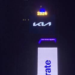 Die Silversterkugel. Noch oben und noch 2024.