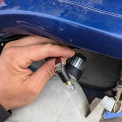 Korrodierte Kontakte wieder Leitfähig polieren.