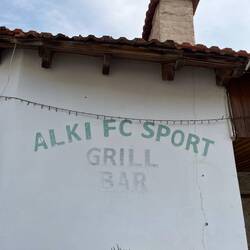 ..Lokal mit dem klingenden Namen "Alki FC Sport"..