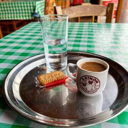 ..von einem Gast auf einen Kaffee eingeladen werde 🤗