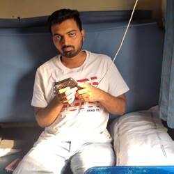 Hat ein Packerl Mannerschnitten als Dank für seine Hilfe bekommen 😇