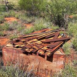 Grader-Blades. Hiermit werden die Gravelroads instand gehalten