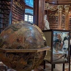 Ein Himmelsglobus: Orientierungshilfe für Löwen, Engel und Einhörner😀