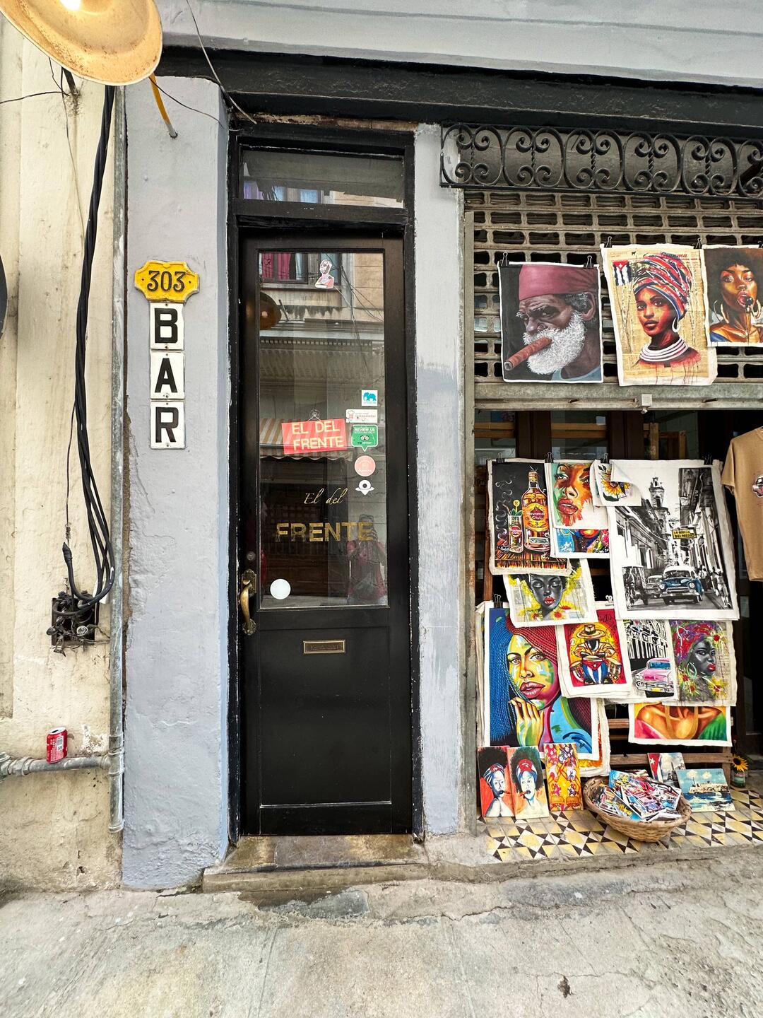 Mittagessen in der Altstadt. Eingang des Restaurants