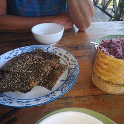 Das ist eine Pflanze aus dem Mekong. Schmeckt gut