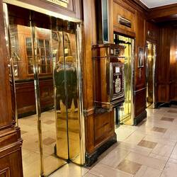 Unser Zuhause auf Zeit: Typisch kanadisch, stylisch und mit einem Hauch von Edel-Charme! 🛏️✨