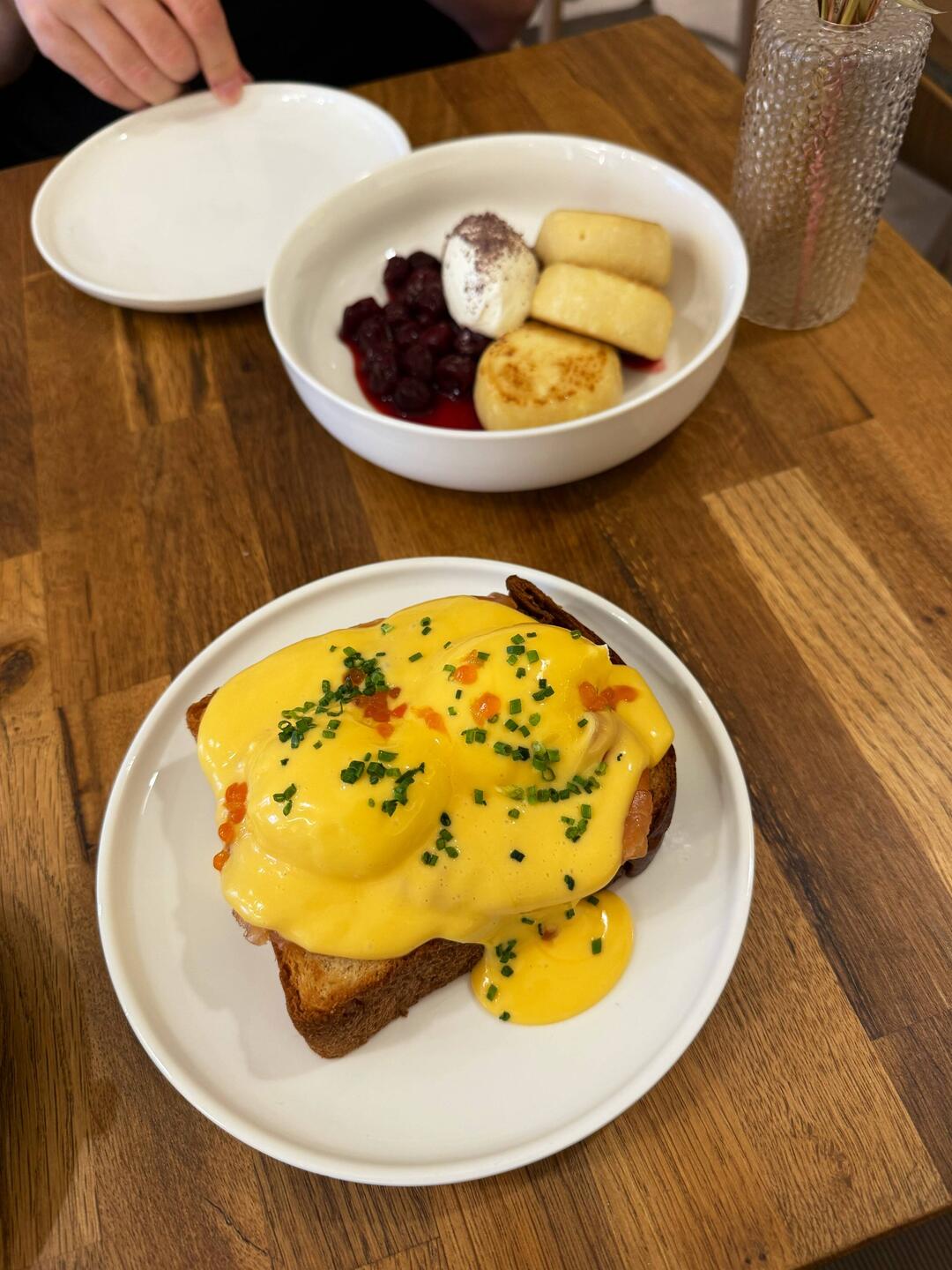 Salmon Benedict and same sirniki again