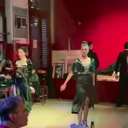 ¡Cómo no os íbamos a traer su poquito de tango!