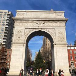 Washington Square Arch mit dem nächsten TikTok.