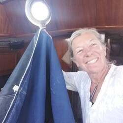 Fixing the sail cover