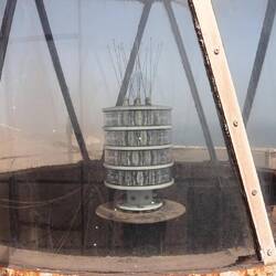 Dort ist der Scheinwerfer für das Leuchtfeuer