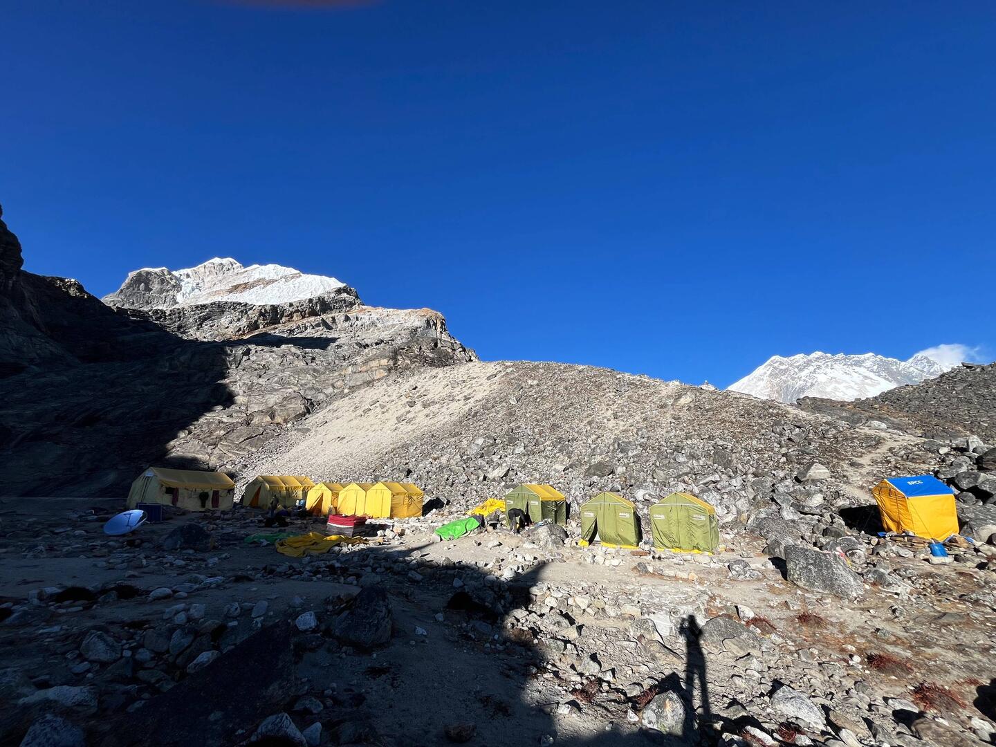 Ankunft im Camp mit Blick nach oben