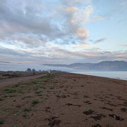Stellplatz bei Kalamata & im Hintergrund die schneebedeckten Gipfel des Taygetos Gebirge