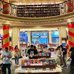 El ateneo de nuevo. Espectacular, la librería.