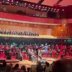 El colibrí, coro y orquesta sinfónica en el Auditorio Nacional.
