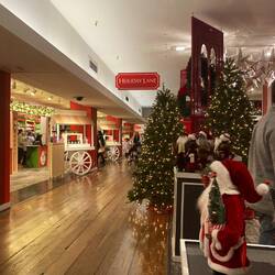 Santa Claus gesucht. Der ist modern geworden und man braucht einen Timeslot für eine Privataudienz🥴.