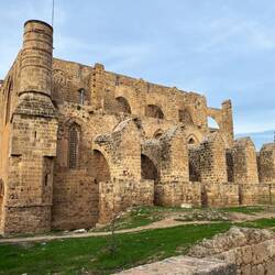 ..Kloster, Häuser reicher Kaufleute und Kreuzritter, aber..