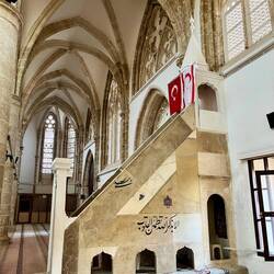 ..teils in Moscheen umgewandelt wurden.