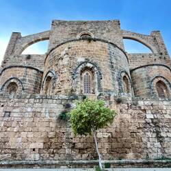 ..ein Badehaus, das heute als Bar dient.