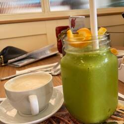 Gut gestärkt in den Tag ☕️🥤🥪