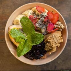 Buttercup by Rosie’s cafe I Coffee & Brunch