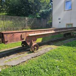 Eine bewegliche Straßensperre ("Straßensperre Jumbo")