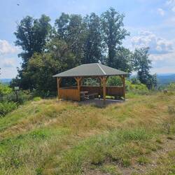 und immer wieder Rastplätze, die zum Verweilen einladen