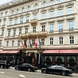 Hotel & Café Sacher - heute hiess es anstehen