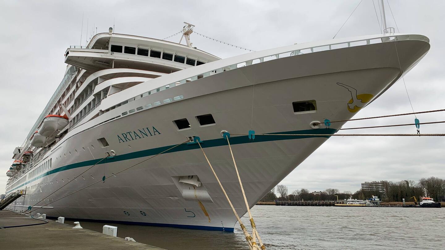 Die MS Artania an der Pier von Antwerpen