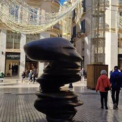 Skulptur von "Sir Tony Cragg". Ein britisch-deutscher Künstler aus Wuppertal.