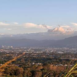 Abendstimmung über dem Zentraltal mit der Hauptstadt San Jose