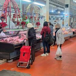 Sehr appetitliches Fleisch in der Markthalle