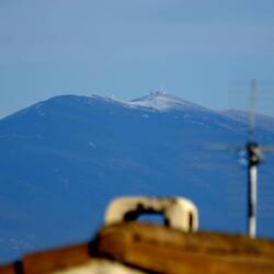 Mont Ventouy von der A9 aus