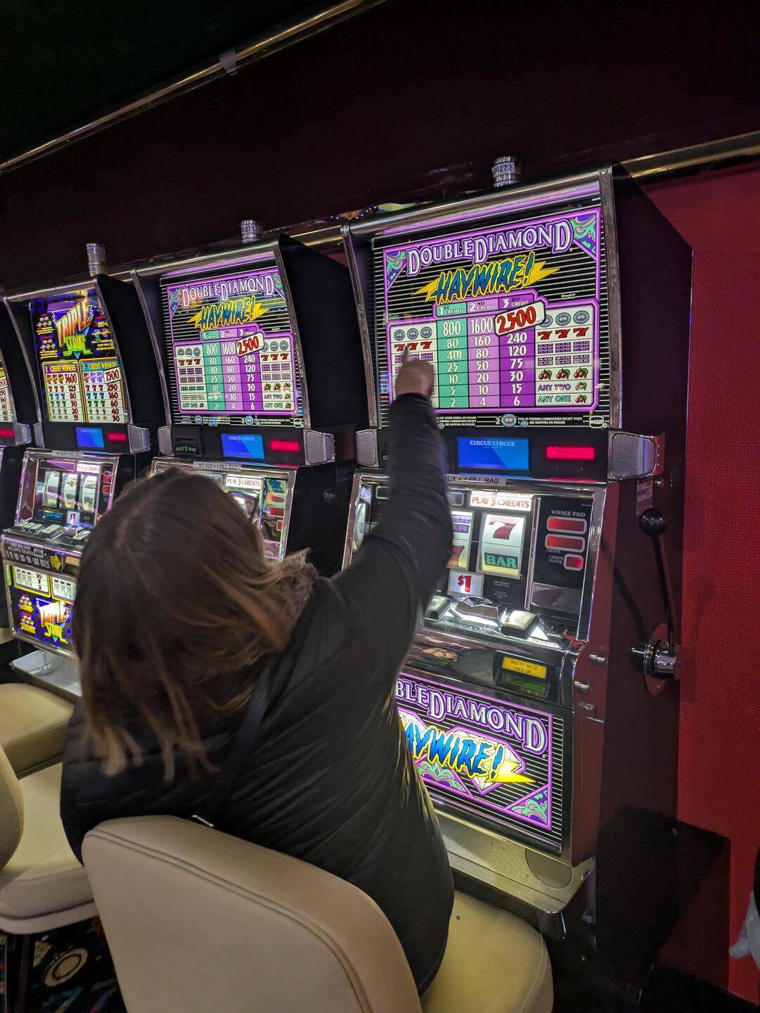 Bigna schaut schon mal wie viel ihr den Jackpot einbringen wird😂!