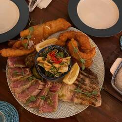 Am zweiten Tag habe ich am Strand dieses super Fischrestaurant entdeckt, wo wir dann vier Tage geges