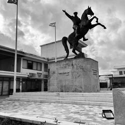 ..und kleinen Ortschaften an, um..