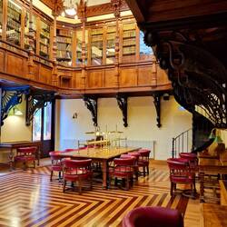 Bibliothek des alten Casinos 🎰