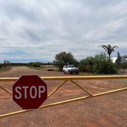 Hier geht es mit dem Auto nicht weiter. Dahinter ist die Mine