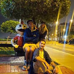 The gang 🐔 Mikel, Jules y yo