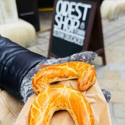 Pressburger Kipferl ist ein Gebäck aus Hefeteig mit Mohn- oder Nussfüllung