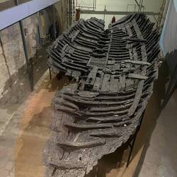 ..das 2.400 Jahre alte Schiffswrack Kyrenia beherbergt.