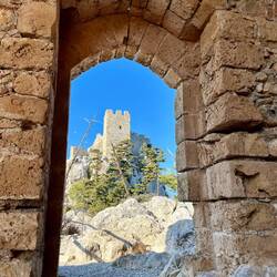 ..direkt an der Gipfelspitze liegen.