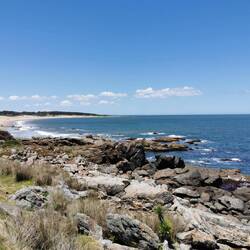 Schön an der Küste entlang