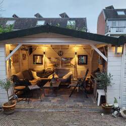 Bas's outdoor smoking room