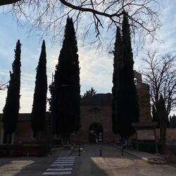Eingang zum Friedhof