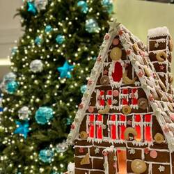 Alles ist schön weihnachtlich geschmückt