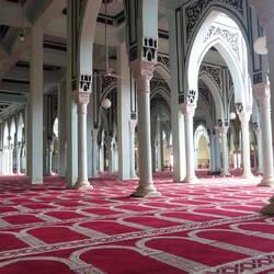 Innen hat man schöne Ruhe vom lauten Stadtleben