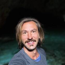 Und nur die Haarspitzen nass!